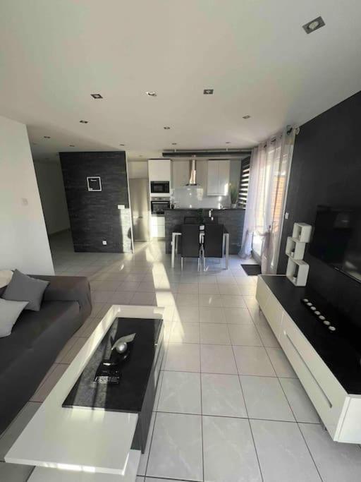 Tres Bel Appartement Entre Paris Et Disneyland Lognes Eksteriør billede